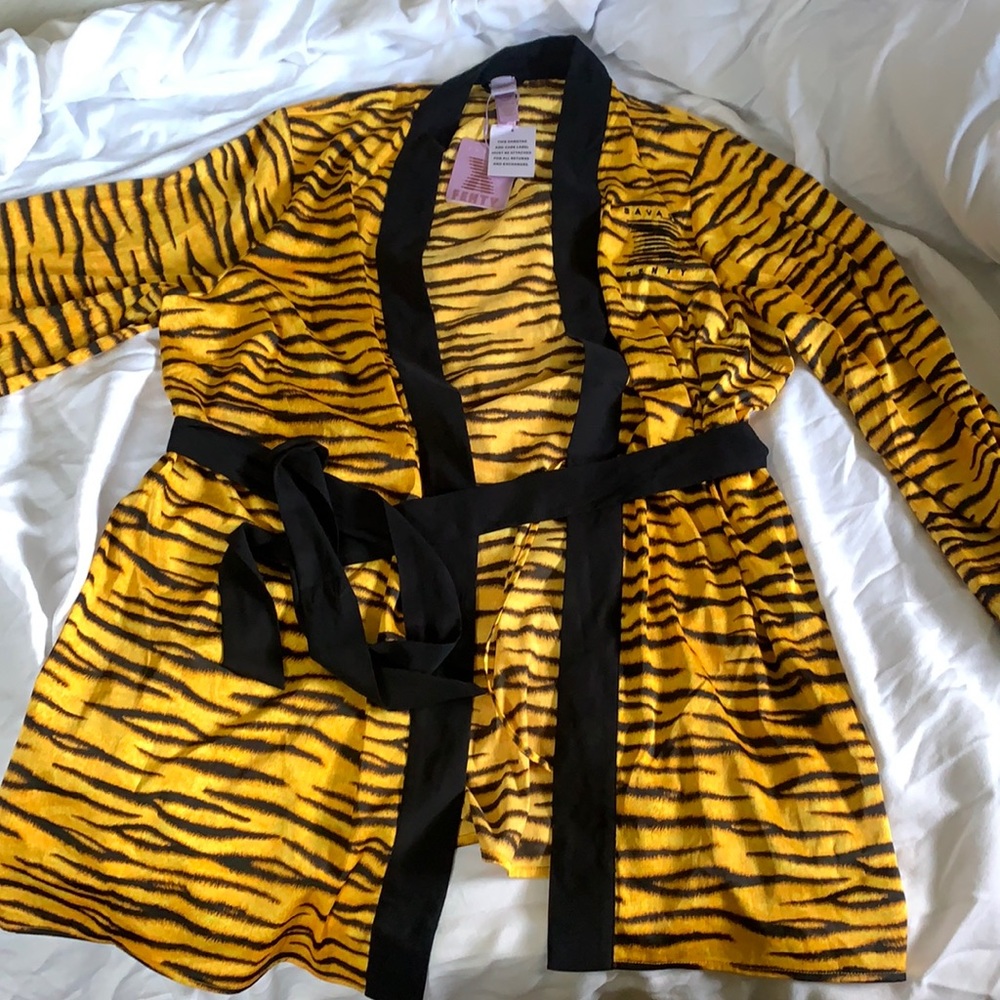 Savage Tiger Print Robe